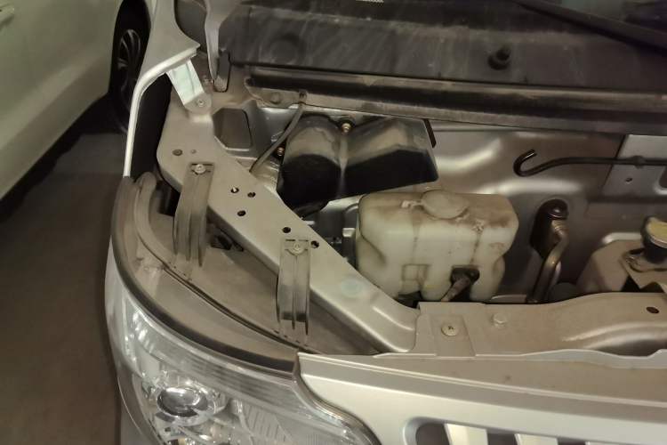 Used CHANGAN KAICHENG Ruixing M60 2019 1.5L Standard Version China VI Van with 5 Seats DAM15KR Engine Bay Right