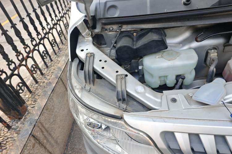 Used CHANGAN KAICHENG Ruixing M60 2019 1.5L Standard Version China VI Emission Standard 5/6 Seats DAM15KR Engine Bay Right