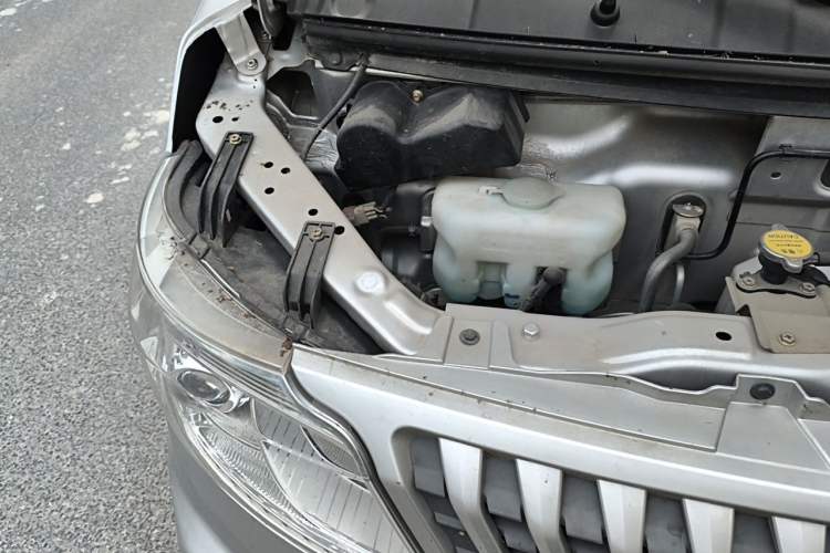 Used CHANGAN KAICHENG Ruixing M60 2019 1.5L Business Version China VI 6-Seater DAM15KR Engine Bay Right