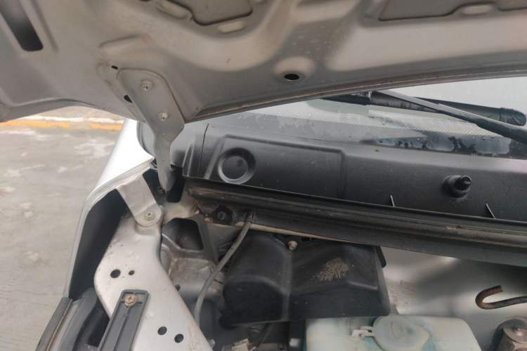 Used CHANGAN KAICHENG Ruixing M60 2019 1.5L Base Version China VI Standard 7-Seater DAM15KR Engine Bay Right