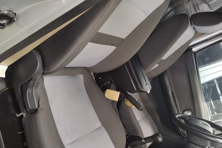 Used CHANGAN KAICHENG Ruixing M60 2019 1.5L Base Version China VI Standard 2-Seater Van with DAM15KR Engine Exterior 5