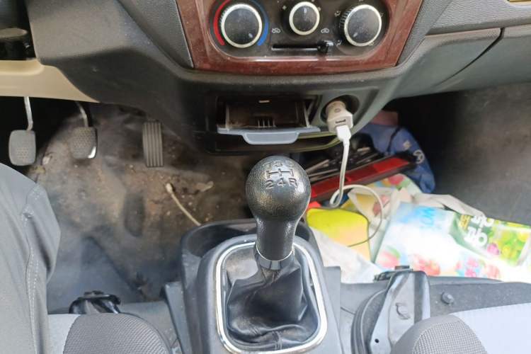 Used CHANGAN KAICHENG Ruixing M60 2019 1.5L Standard Model China V Emission Standards 5/6 Seats 4G15S Gear Lever
