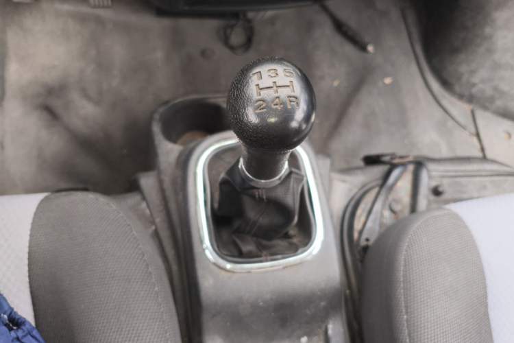 Used CHANGAN KAICHENG Ruixing M60 2019 1.5L Base Version China VI Standard 7-Seater DAM15KR Gear Lever