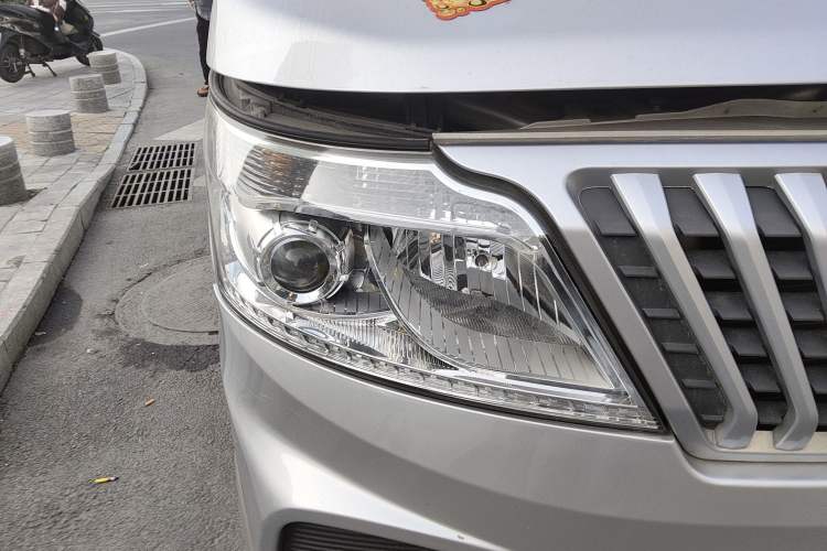 Used CHANGAN KAICHENG Ruixing M60 2019 1.5L Business Version China VI 6-Seater DAM15KR Right Front Headlight