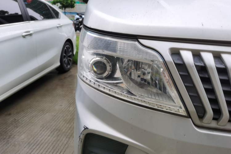 Used CHANGAN KAICHENG Ruixing M60 2019 1.5L Business Version China VI 6-Seater DAM15KR Right Front Headlight