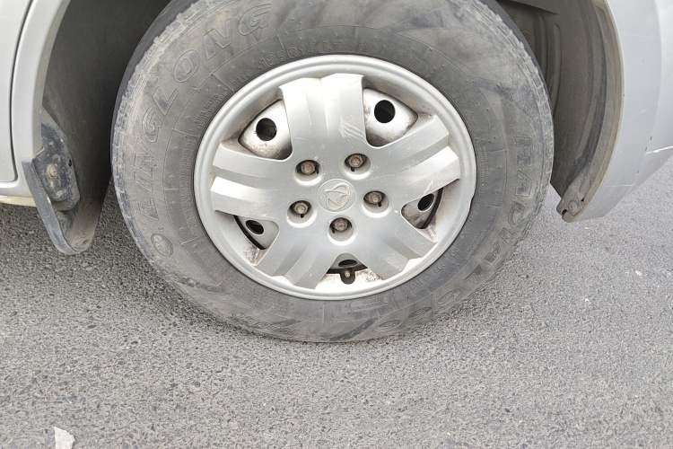 Used CHANGAN KAICHENG Ruixing M60 2019 1.5L Business Version China VI 6-Seater DAM15KR Right Front Wheel Hub