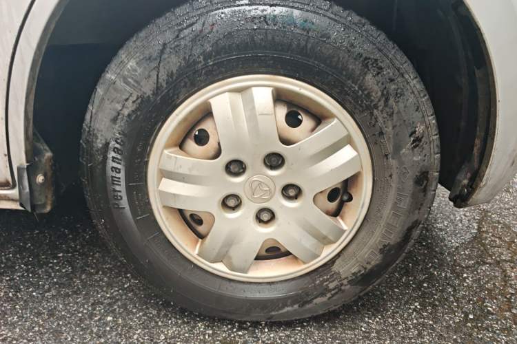 Used CHANGAN KAICHENG Ruixing M60 2019 1.5L Business Version China VI 6-Seater DAM15KR Right Front Wheel Hub