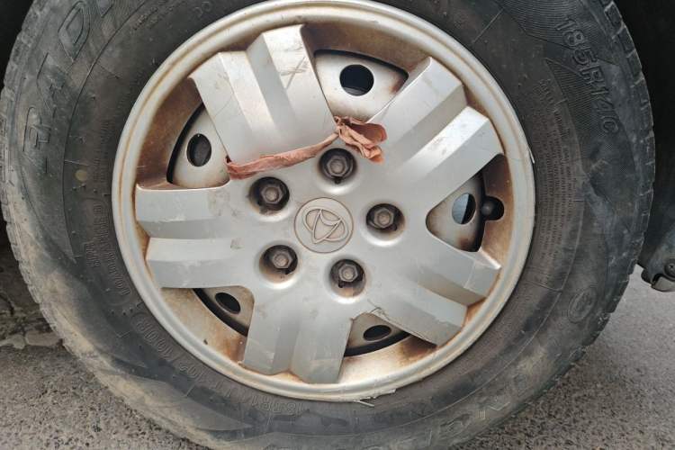 Used CHANGAN KAICHENG Ruixing M60 2019 1.5L Business Version China VI 6-Seater DAM15KR Right Front Wheel Hub