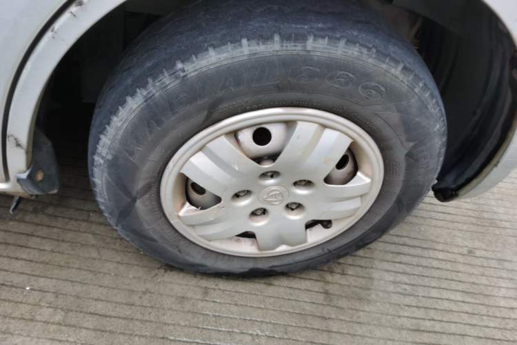 Used CHANGAN KAICHENG Ruixing M60 2019 1.5L Business Version China VI 6-Seater DAM15KR Right Front Wheel Hub