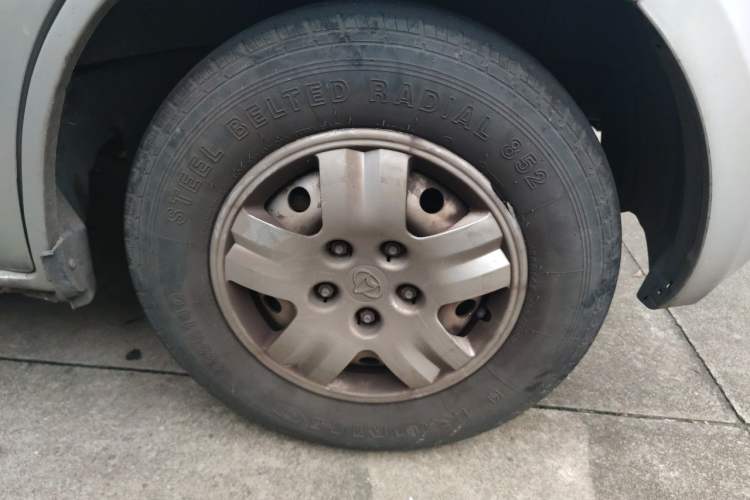 Used CHANGAN KAICHENG Ruixing M60 2019 1.5L Standard Model China V Emission Standards 5/6 Seats 4G15S Right Front Wheel Hub