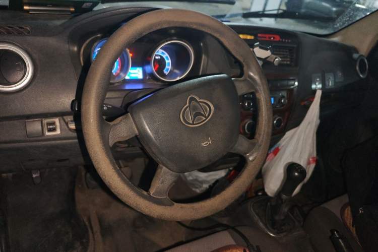 Used CHANGAN KAICHENG Ruixing M60 2019 1.5L Standard Version China VI Emission Standard 5/6 Seats DAM15KR Steering Wheel