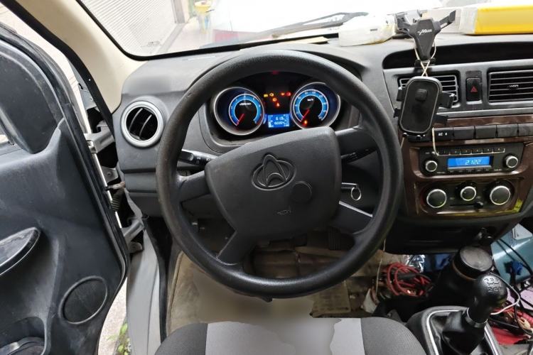 Used CHANGAN KAICHENG Ruixing M60 2019 1.5L Standard Model China V Emission Standards 5/6 Seats 4G15S Steering Wheel