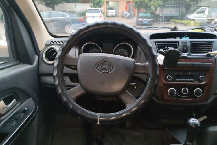 Used CHANGAN KAICHENG Ruixing M60 2019 1.5L Standard Model China V Emission Standards 5/6 Seats 4G15S Steering Wheel