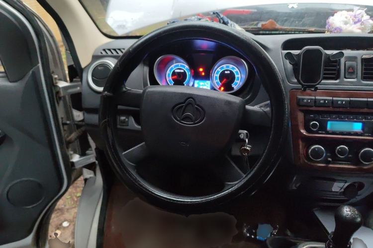 Used CHANGAN KAICHENG Ruixing M60 2019 1.5L Standard Model China V Emission Standards 5/6 Seats 4G15S Steering Wheel