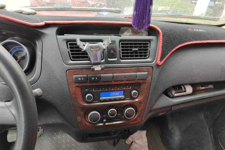 Used CHANGAN KAICHENG Ruixing M60 2019 1.5L Base Model China V Emission Standard 2-Seat Cargo Van with 4G15S Engine Audio And AC Panel