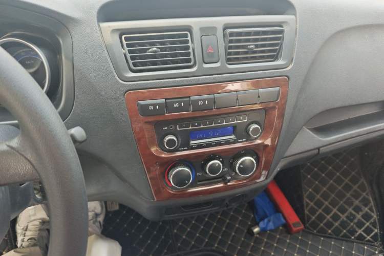 Used CHANGAN KAICHENG Ruixing M60 2019 1.5L Business Version China VI 6-Seater DAM15KR Audio And AC Panel