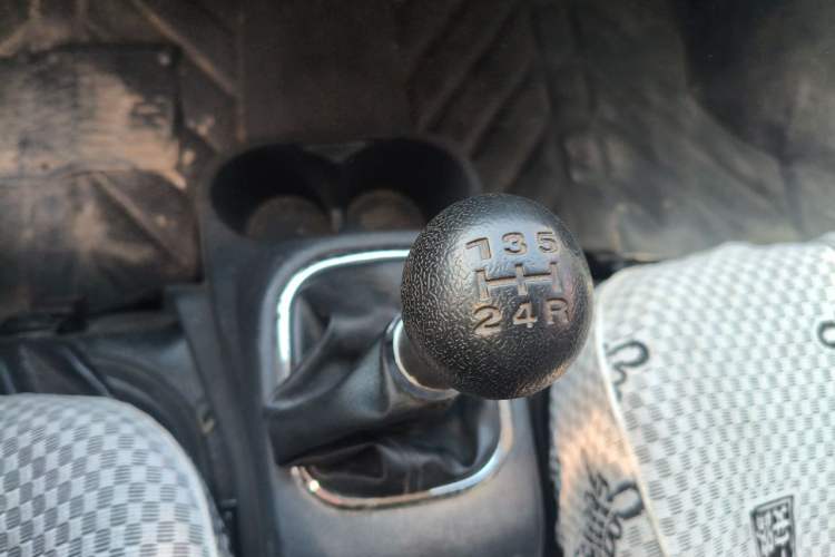 Used CHANGAN KAICHENG Ruixing M60 2019 1.5L Standard Model China V Emission Standards 5-Seater Van with 4G15S Engine Gear Lever