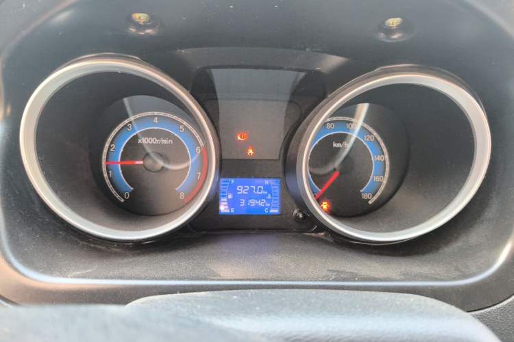 Used CHANGAN KAICHENG Ruixing M60 2019 1.5L Standard Model China V Emission Standards 5-Seater Van with 4G15S Engine Instrument Cluster