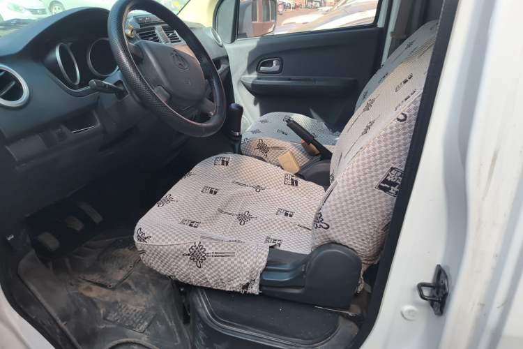 Used CHANGAN KAICHENG Ruixing M60 2019 1.5L Standard Model China V Emission Standards 5-Seater Van with 4G15S Engine Left Front Seat