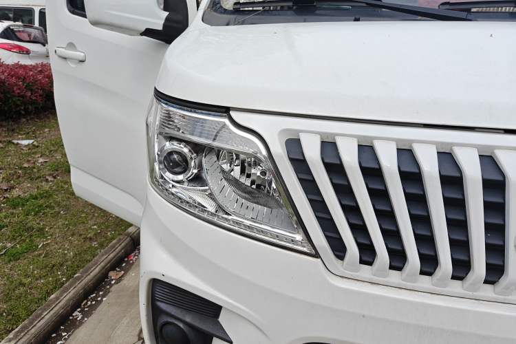 Used CHANGAN KAICHENG Ruixing M60 2019 1.5L Standard Version China VI Emission Standard 5/6 Seats DAM15KR Right Front Headlight
