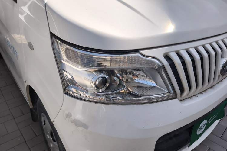 Used CHANGAN KAICHENG Ruixing M60 2019 1.5L Standard Model China V Emission Standards 5-Seater Van with 4G15S Engine Right Front Headlight