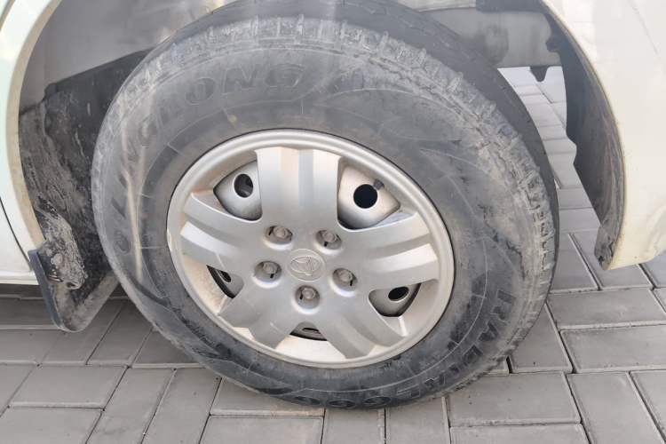 Used CHANGAN KAICHENG Ruixing M60 2019 1.5L Standard Model China V Emission Standards 5-Seater Van with 4G15S Engine Right Front Wheel Hub