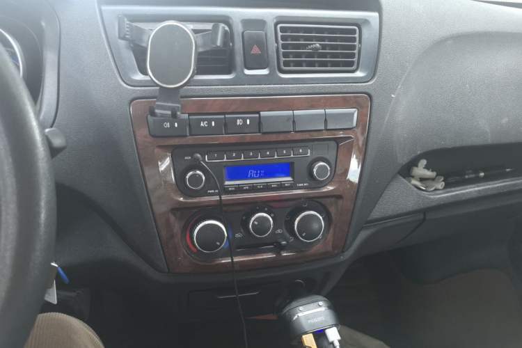 Used CHANGAN KAICHENG Ruixing M60 2020 1.5L Standard Version China VI 6-Seater DAM15KR Audio And AC Panel