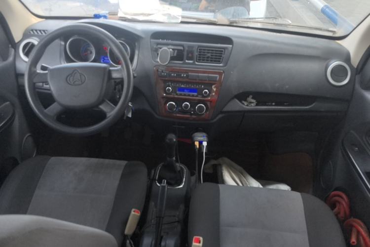 Used CHANGAN KAICHENG Ruixing M60 2020 1.5L Standard Version China VI 6-Seater DAM15KR Center Console