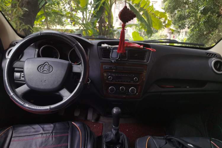 Used CHANGAN KAICHENG Ruixing M60 2020 1.5L Standard Version China VI 6-Seater DAM15KR Center Console