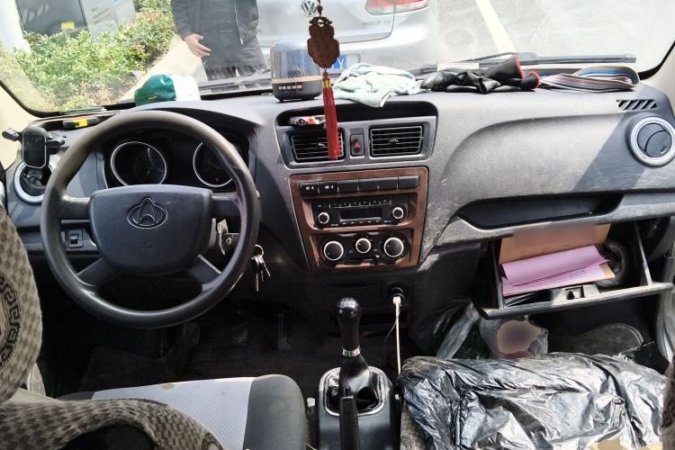 Used CHANGAN KAICHENG Ruixing M60 2020 1.5L Standard Version China VI 6-Seater DAM15KR Center Console