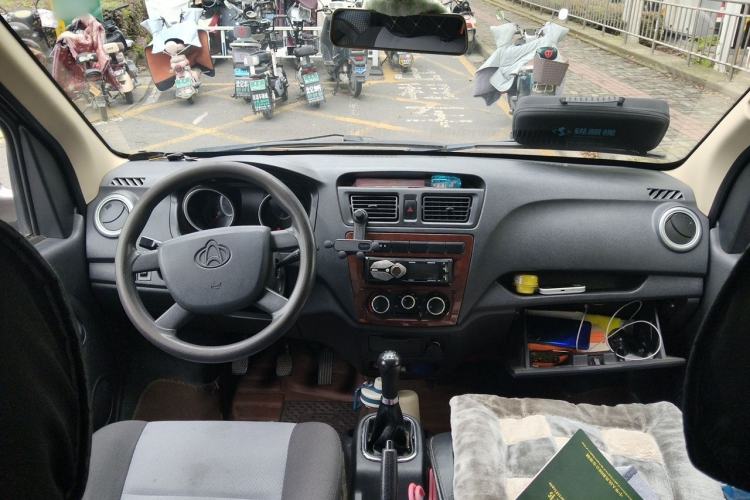 Used CHANGAN KAICHENG Ruixing M60 2020 1.5L Standard Version China VI 6-Seater DAM15KR Center Console