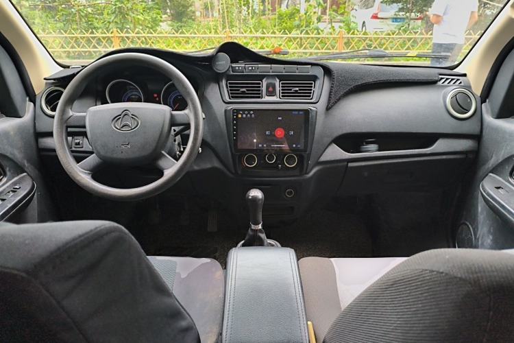 Used CHANGAN KAICHENG Ruixing M60 2020 1.5L Standard Version China VI 6-Seater DAM15KR Center Console