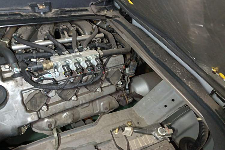 Used CHANGAN KAICHENG Ruixing M60 2020 1.6L Standard Version China VI 6-Seater CNG DAM16KRC Engine Bay Left