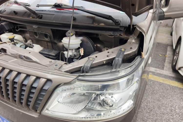 Used CHANGAN KAICHENG Ruixing M60 2020 1.5L Standard Version China VI 6-Seater DAM15KR Engine Bay Left