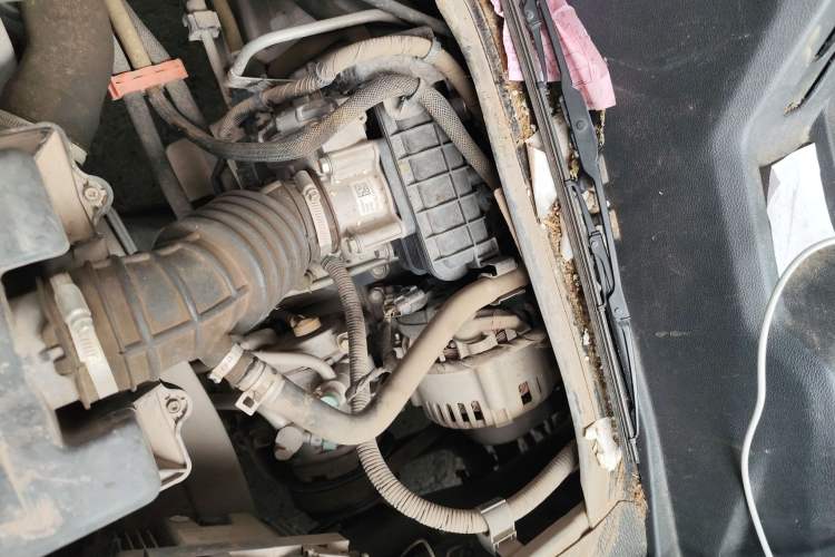 Used CHANGAN KAICHENG Ruixing M60 2020 1.6L Standard Version China VI 6-Seater CNG DAM16KRC Engine Bay Left