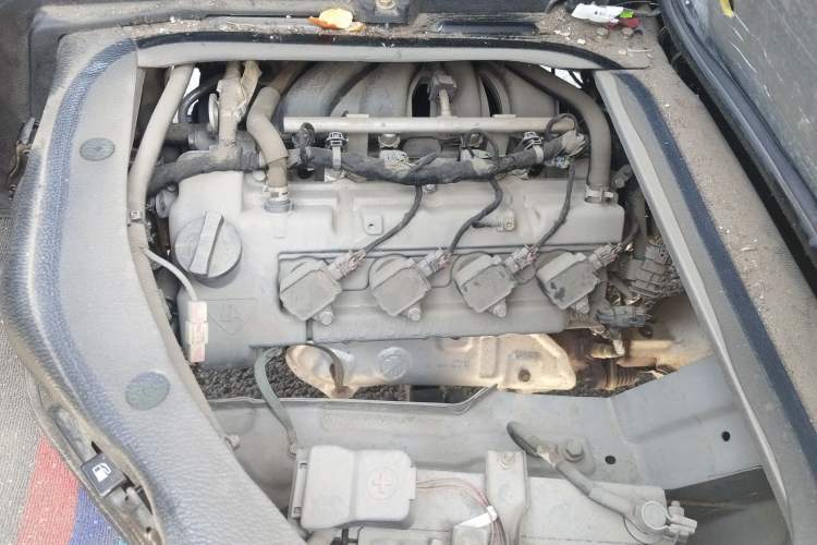 Used CHANGAN KAICHENG Ruixing M60 2020 1.5L Standard Version China VI 6-Seater DAM15KR Engine Bay Left