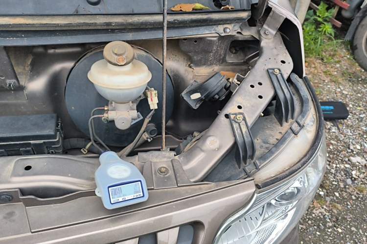 Used CHANGAN KAICHENG Ruixing M60 2020 1.5L Standard Version China VI 6-Seater DAM15KR Engine Bay Left