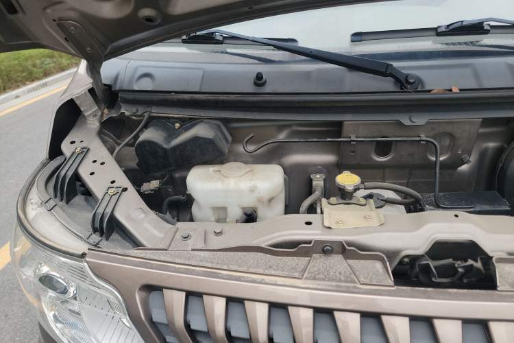 Used CHANGAN KAICHENG Ruixing M60 2020 1.5L Standard Version China VI 6-Seater DAM15KR Engine Bay Right