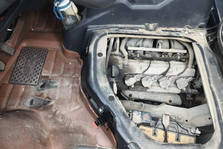 Used CHANGAN KAICHENG Ruixing M60 2020 1.5L Standard Version China VI 6-Seater DAM15KR Engine Bay Right