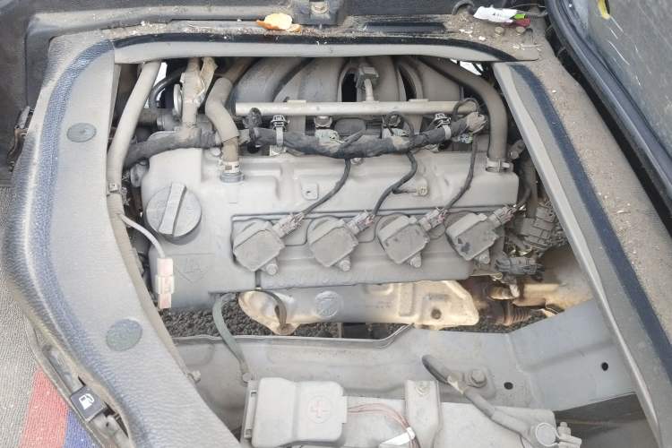 Used CHANGAN KAICHENG Ruixing M60 2020 1.5L Standard Version China VI 6-Seater DAM15KR Engine Bay Right