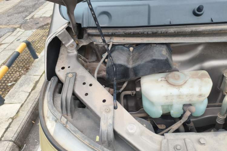 Used CHANGAN KAICHENG Ruixing M60 2020 1.5L Standard Version China VI 6-Seater DAM15KR Engine Bay Right