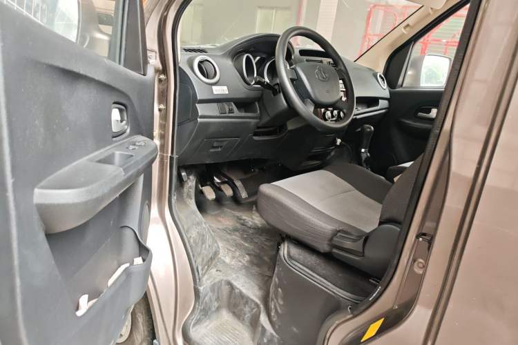 Used CHANGAN KAICHENG Ruixing M60 2020 1.5L Standard Version China VI 6-Seater DAM15KR Interior 3