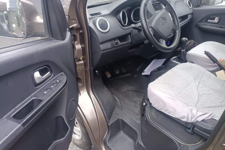 Used CHANGAN KAICHENG Ruixing M60 2020 1.5L Standard Version China VI 6-Seater DAM15KR Interior 3