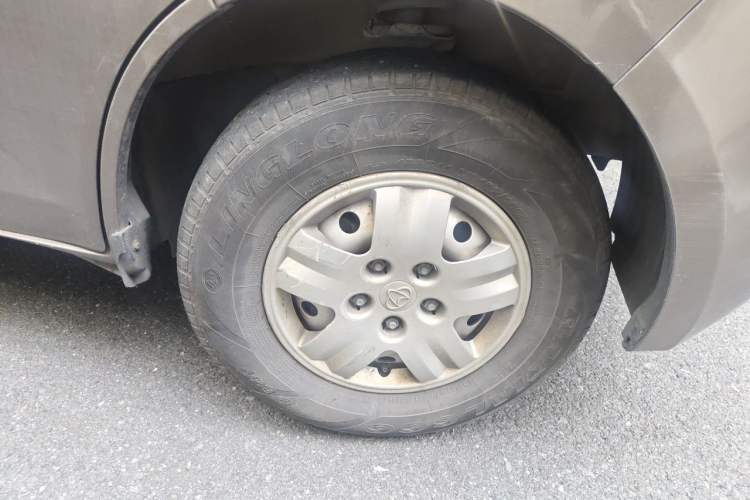 Used CHANGAN KAICHENG Ruixing M60 2020 1.5L Standard Version China VI Van with 5 Seats Equipped with DAM15KR Right Front Wheel Hub