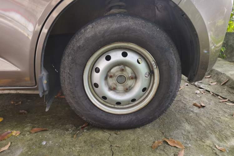Used CHANGAN KAICHENG Ruixing M60 2020 1.5L Standard Version China VI 6-Seater DAM15KR Right Front Wheel Hub