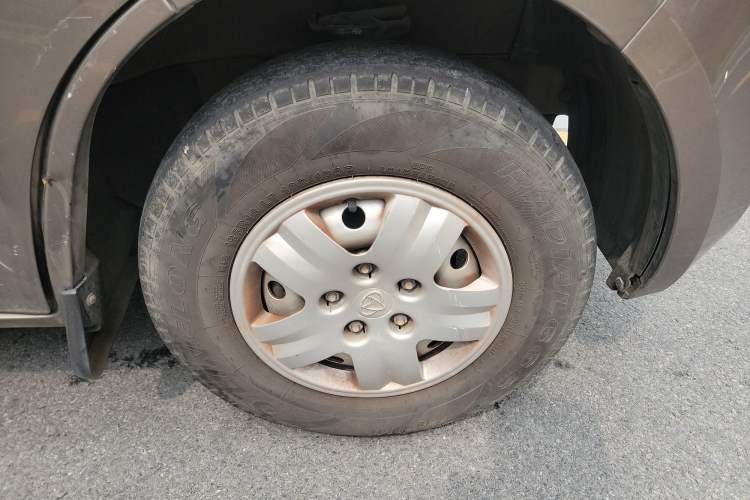 Used CHANGAN KAICHENG Ruixing M60 2020 1.5L Standard Version China VI 6-Seater DAM15KR Right Front Wheel Hub
