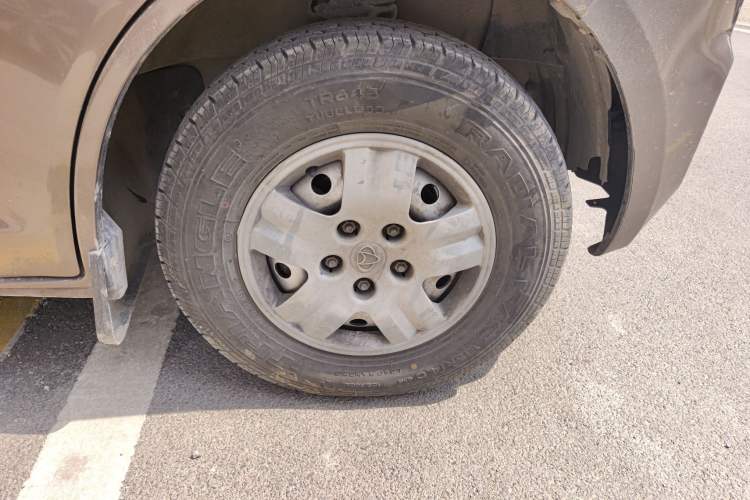 Used CHANGAN KAICHENG Ruixing M60 2020 1.5L Base Version China VI Standard 2-Seater Van with DAM15KR Engine Right Front Wheel Hub