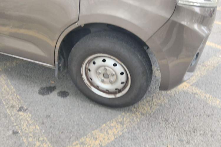 Used CHANGAN KAICHENG Ruixing M60 2020 1.5L Standard Version China VI 6-Seater DAM15KR Right Front Wheel Hub