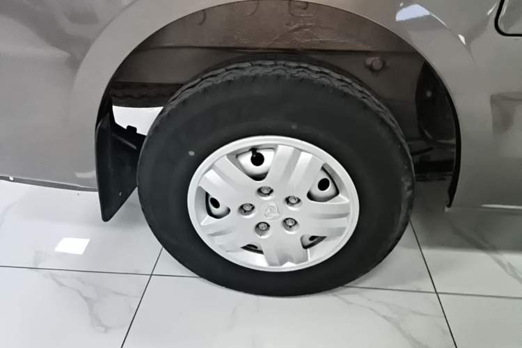 Used CHANGAN KAICHENG Ruixing M60 2020 1.5L Standard Version China VI 6-Seater DAM15KR Right Rear Wheel Hub