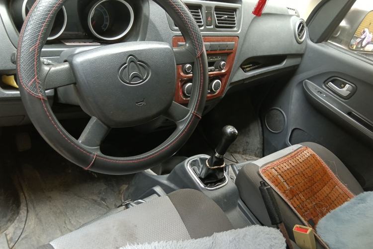 Used CHANGAN KAICHENG Ruixing M60 2020 1.5L Standard Version China VI 6-Seater DAM15KR Center Console